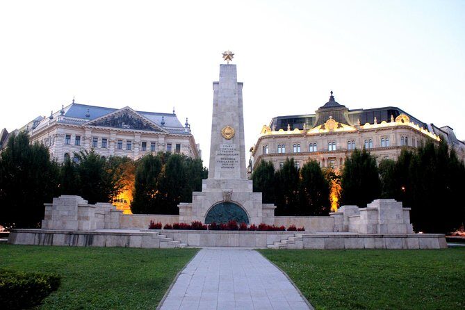 Budapest Night Walking Tour with Danube River Cruise - Exploring Budapest After Dark: What to Expect