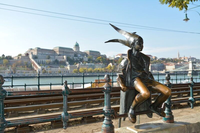 budapest-night-walking-tour-with-danube-river-cruise