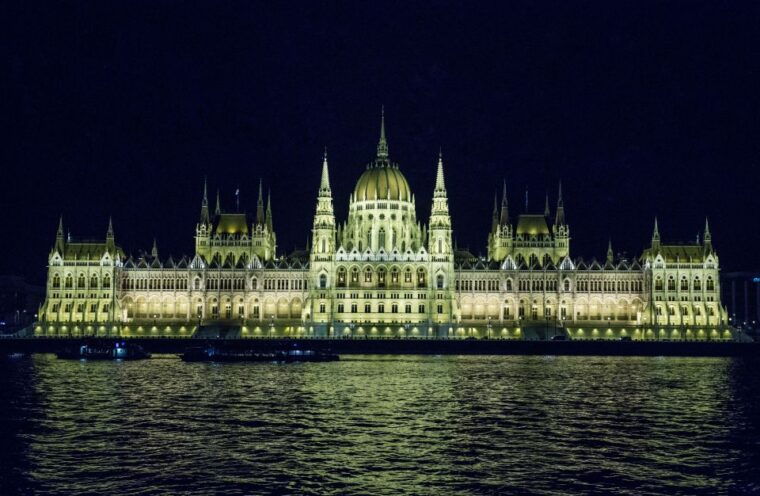 budapest-night-walking-tour-with-danube-river-cruise