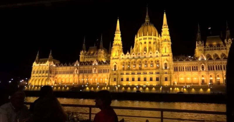 budapest-night-walking-tour-with-river-cruise-and-wine