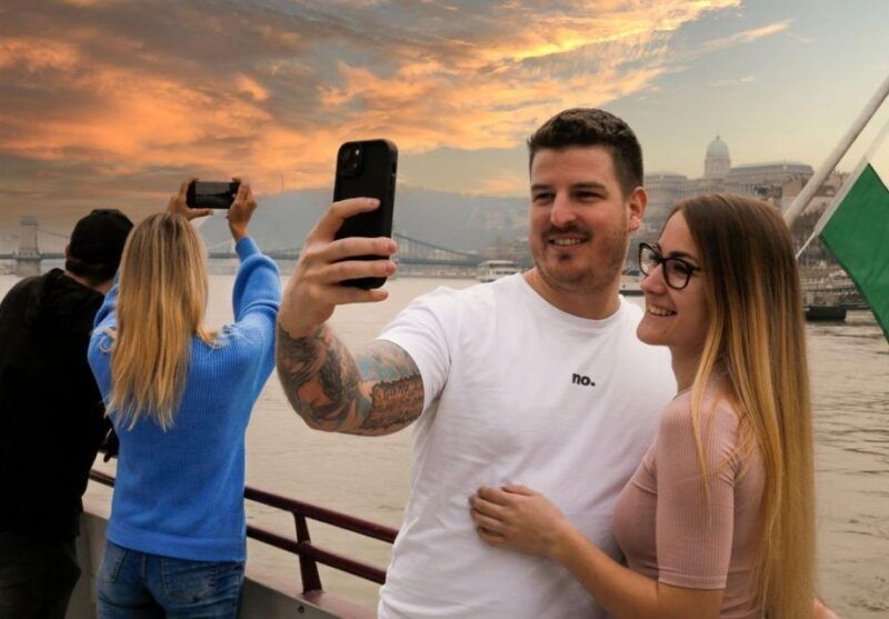 budapest-nighttime-or-daytime-sightseeing-cruise