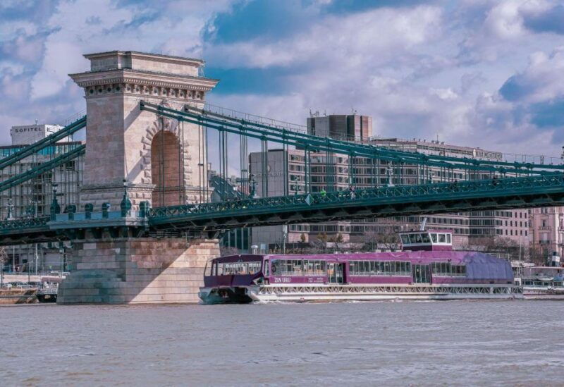 budapest-nighttime-or-daytime-sightseeing-cruise