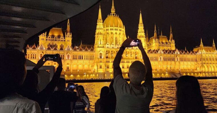 budapest-nighttime-or-daytime-sightseeing-cruise