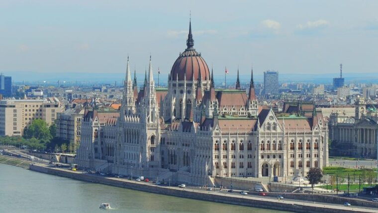 budapest-parliament-building-entry-ticket-and-audio-guide