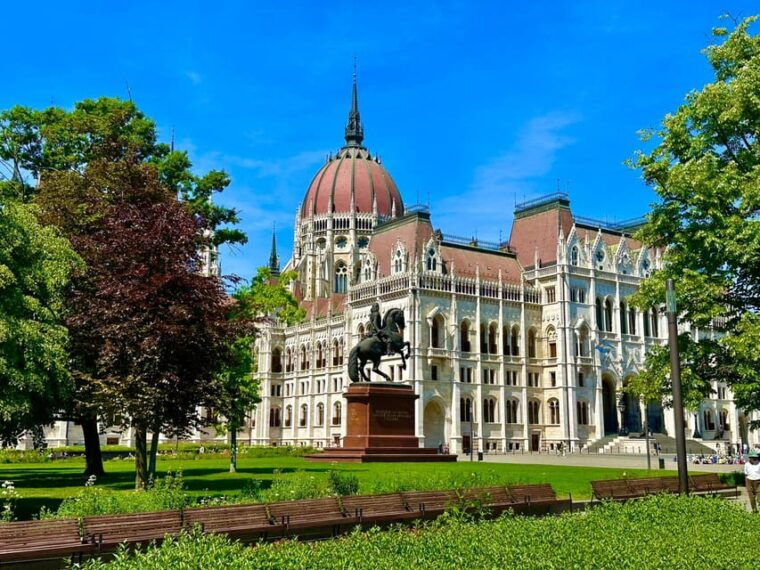 budapest-parliament-building-entry-ticket-and-audio-guide