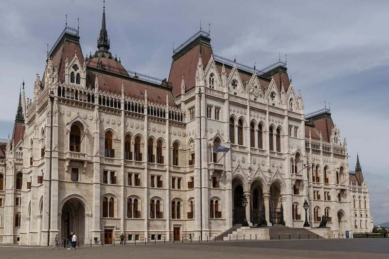 Budapest: Parliament & Its Surroundings Tour with Folk Music - Value and Overall Impression