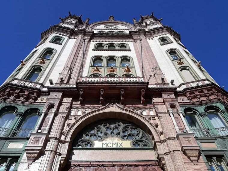 budapest-pest-side-walking-tour-with-folk-music-performance