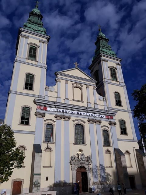 budapest-pest-side-walking-tour-with-folk-music-performance