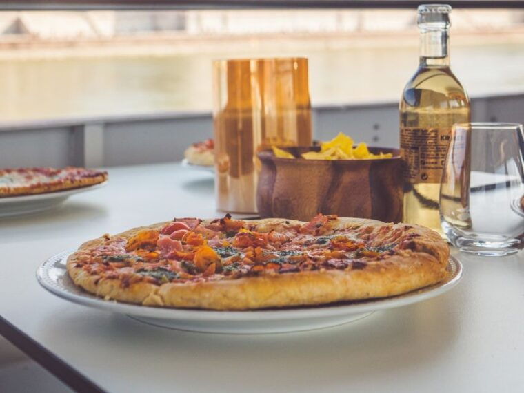 budapest-pizza-cruise-2