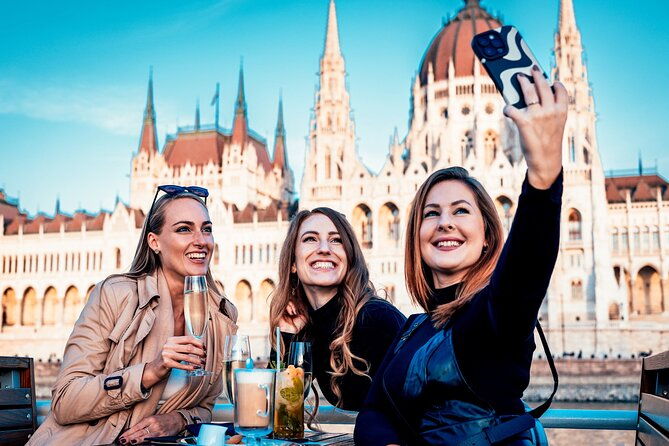budapest-premium-river-cruises-with-welcome-tokaj-frizzante