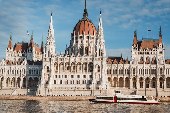 budapest-premium-river-cruises-with-welcome-tokaj-frizzante