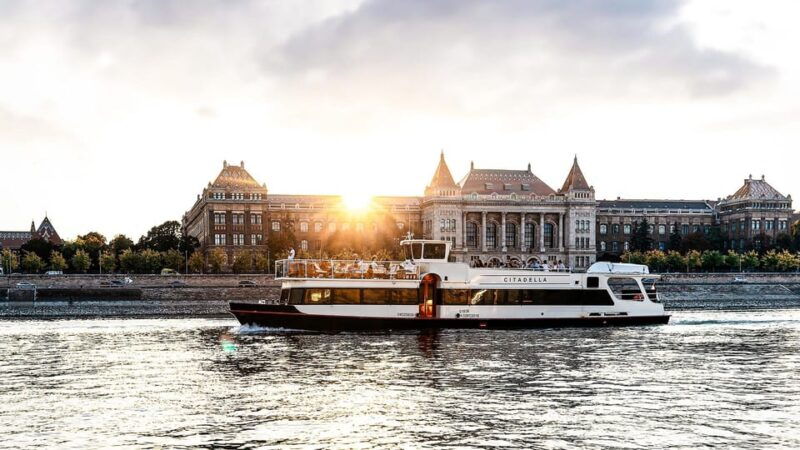 budapest-premium-sightseeing-cruise-with-tokaj-frizzante