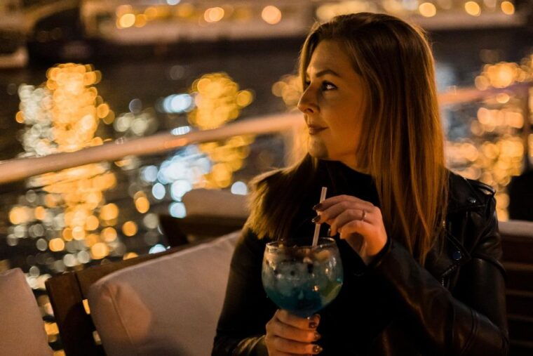 budapest-premium-sightseeing-cruise-with-tokaj-frizzante