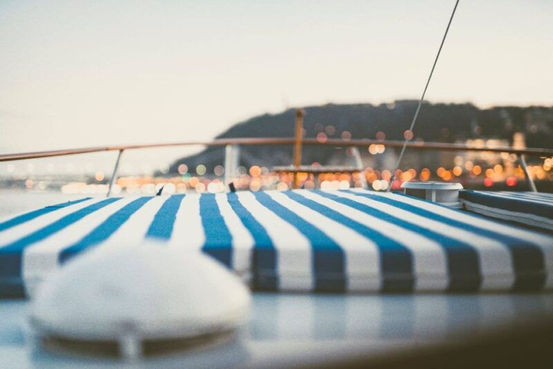 budapest-private-danube-yacht-cruise-with-welcome-drink