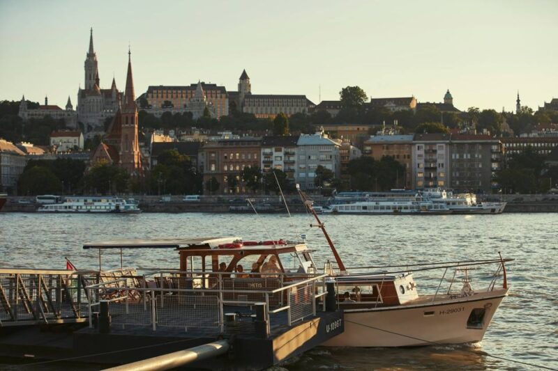 budapest-private-danube-yacht-cruise-with-welcome-drink