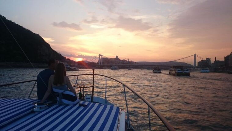 budapest-private-danube-yacht-cruise-with-welcome-drink
