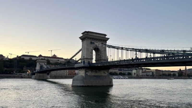 Budapest: private sightseeing tour by public transportation - The Guide Experience