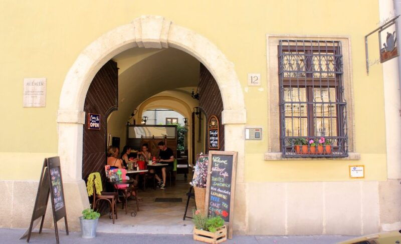 budapest-private-walking-tour-of-the-castle-district