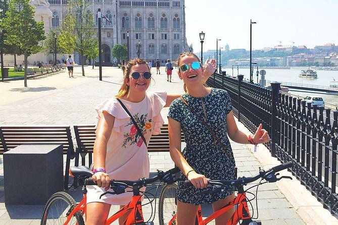 budapest-relaxed-bicycle-tour-at-sunset