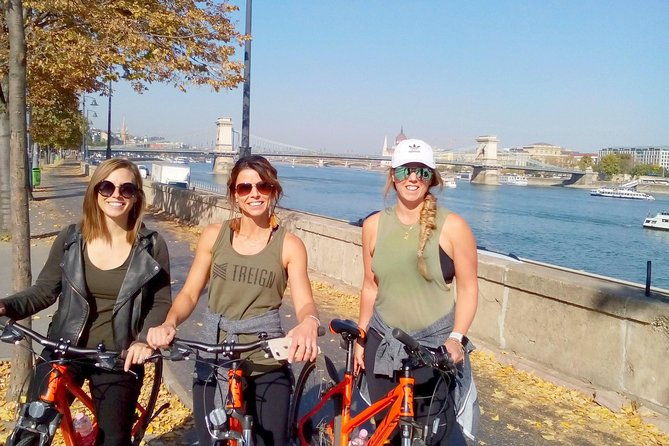 budapest-relaxed-bicycle-tour-at-sunset