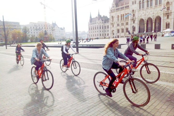 budapest-relaxed-bicycle-tour-at-sunset