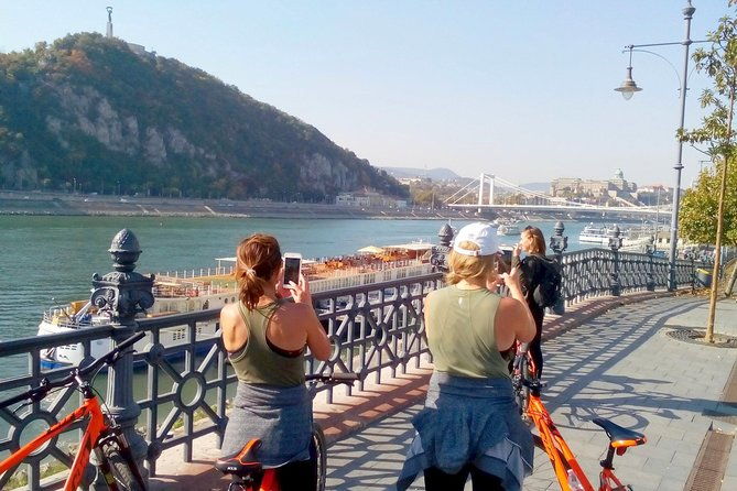 budapest-relaxed-bicycle-tour-at-sunset