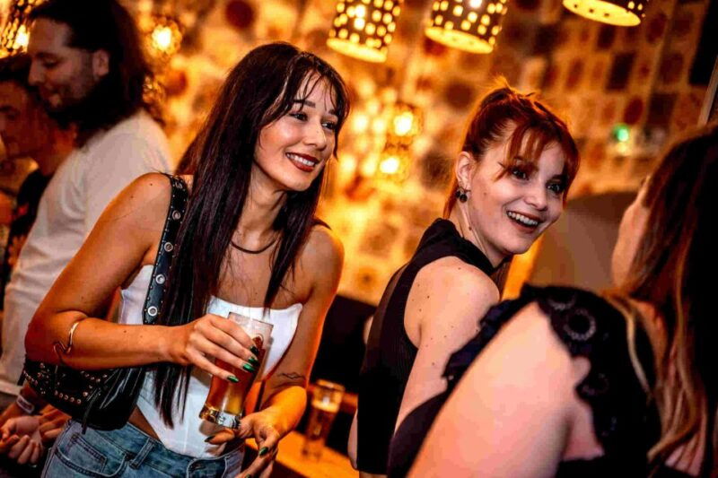 budapest-ruin-bar-pub-crawl-with-entry-tickets