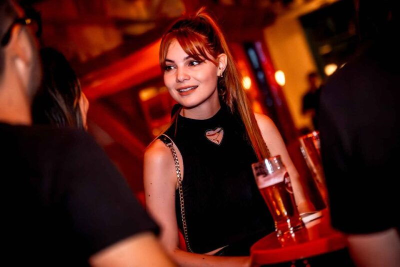 budapest-ruin-bar-pub-crawl-with-entry-tickets