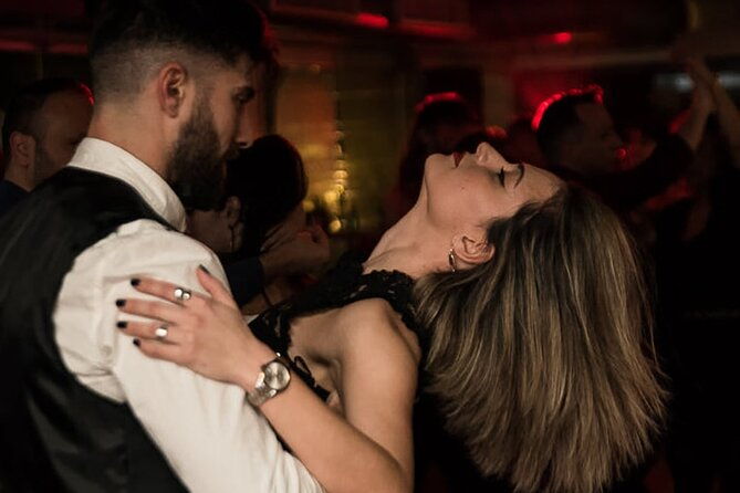 budapest-salsa-or-bachata-dancing-experience