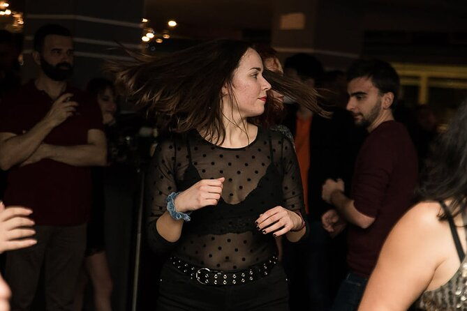 budapest-salsa-or-bachata-dancing-experience