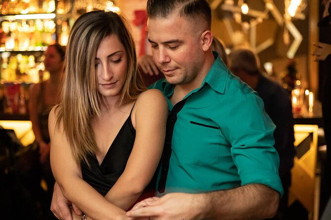 budapest-salsa-or-bachata-dancing-experience