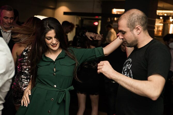 budapest-salsa-or-bachata-dancing-experience