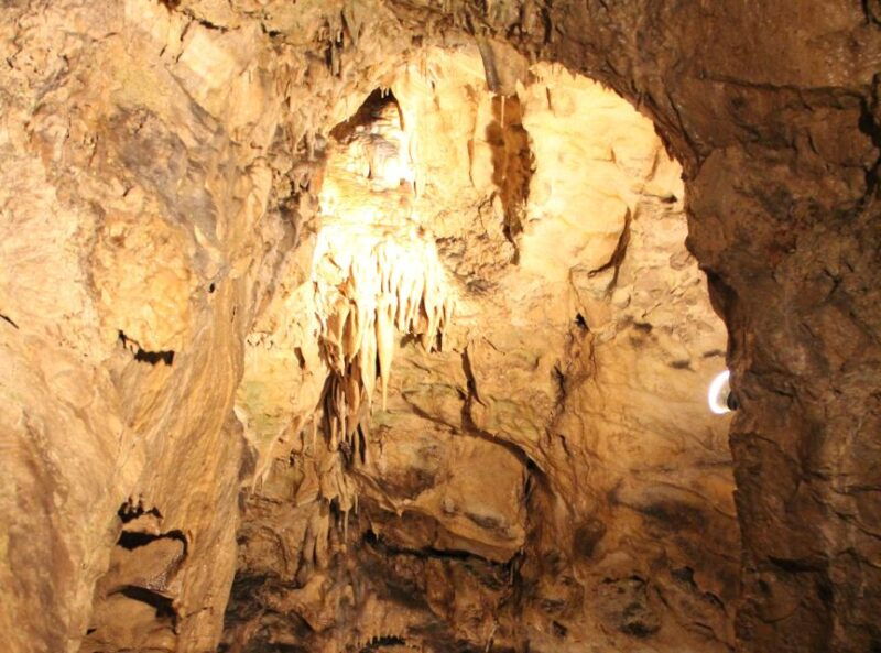 budapest-semlo-hill-pal-valley-caves-guided-walking-tour