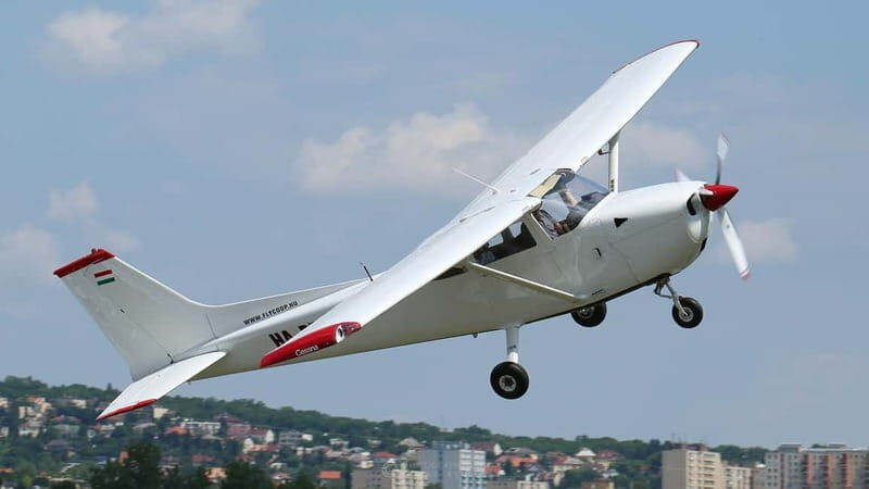 Budapest Sightseeing Flight with Cessna C172 - A Closer Look at the Budapest Cessna Flight Experience