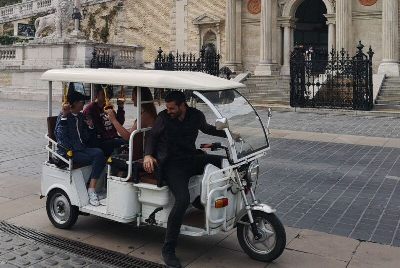 budapest-sightseeing-tour-by-electric-tuktuk