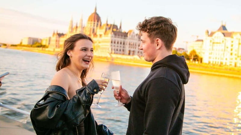 Budapest: Sip and Sail River Cruise with Unlimited Prosecco - Key Points