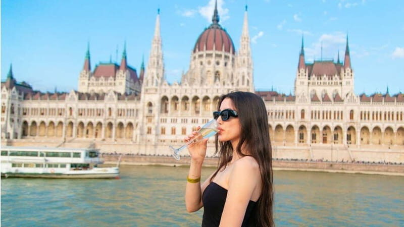 Budapest: Sip and Sail River Cruise with Unlimited Prosecco - The Experience in Detail