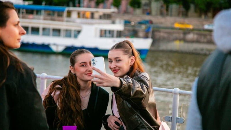 Budapest: Sip & Sail Danube Cruise with Prosecco Cocktails - The Experience in Detail
