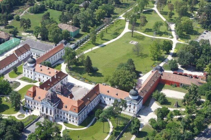 budapest-sisi-palace-tour-with-hungarian-horse-show-lunch