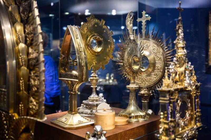 budapest-st-stephens-basilica-entry-with-terrace-option