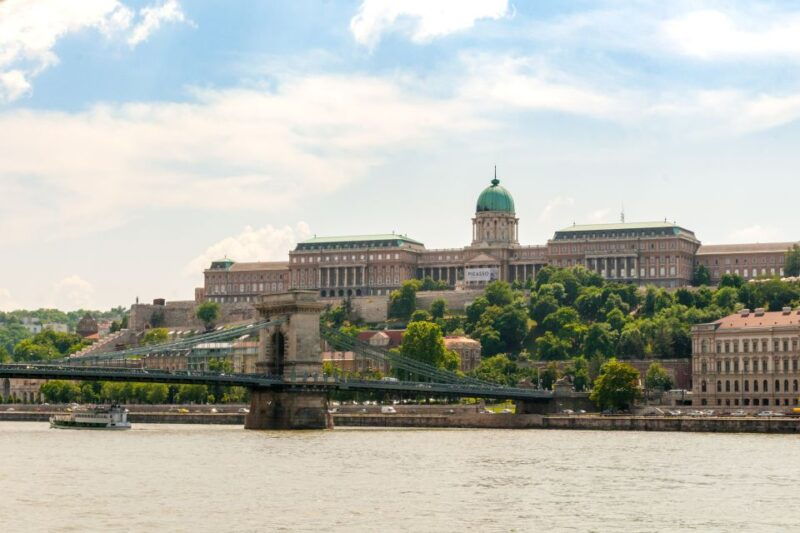budapest-summer-brunch-cruise-with-prosecco-or-cake