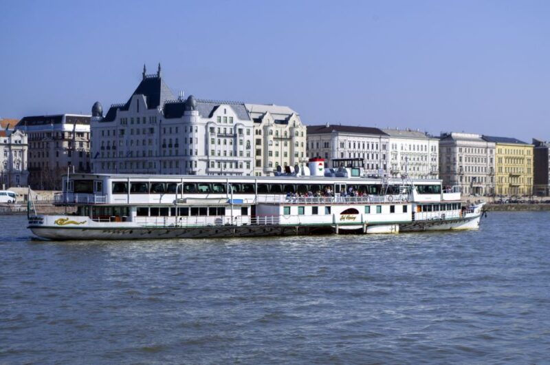 budapest-summer-brunch-cruise-with-prosecco-or-cake