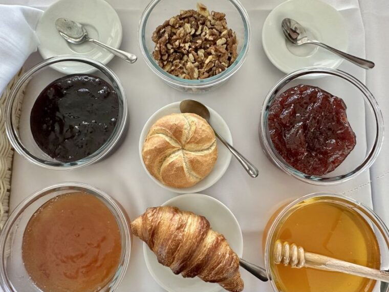 budapest-summer-brunch-cruise-with-prosecco-or-cake