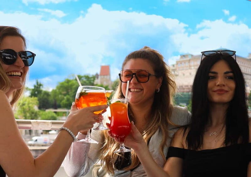 Budapest: Sunset Cruise with 2 Cocktails - Key Points
