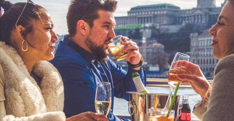budapest-sunset-cruise-with-3-cocktails-winter-edition