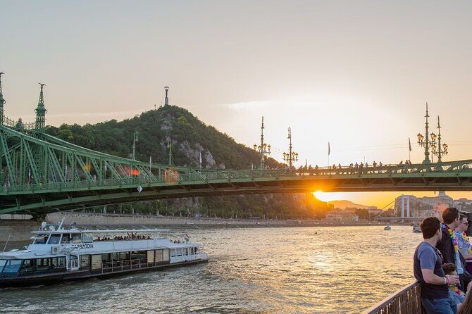 Budapest Sunset Danube Cruise with Unlimited Prosecco - The Sum Up