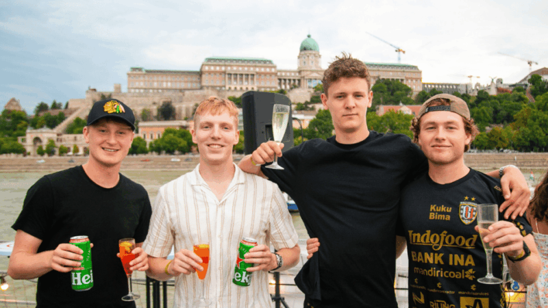 budapest-sunset-sightseeing-cruise-with-unlimited-beer