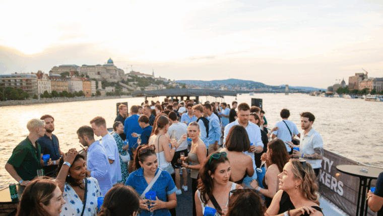 budapest-sunset-sightseeing-cruise-with-unlimited-beer