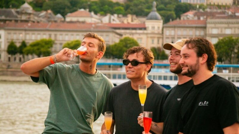budapest-sunset-sightseeing-cruise-with-unlimited-cocktails