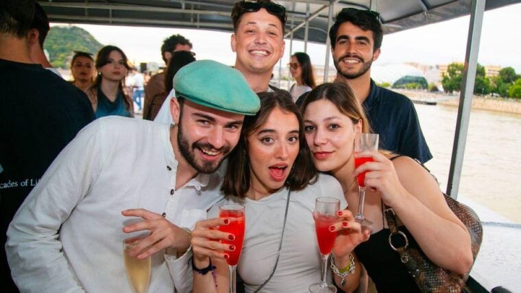 budapest-sunset-sightseeing-cruise-with-unlimited-cocktails